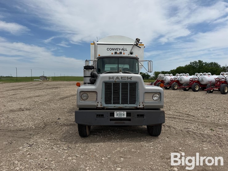 1987-mack-r690st-image-2