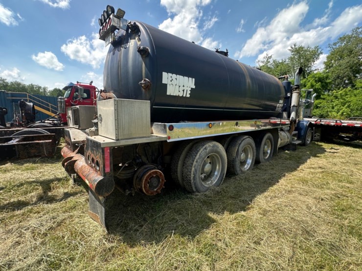 2010-peterbilt-367-image-6