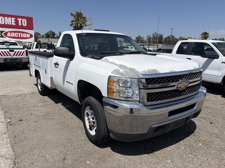 2011-chevrolet-2500hd-image-2