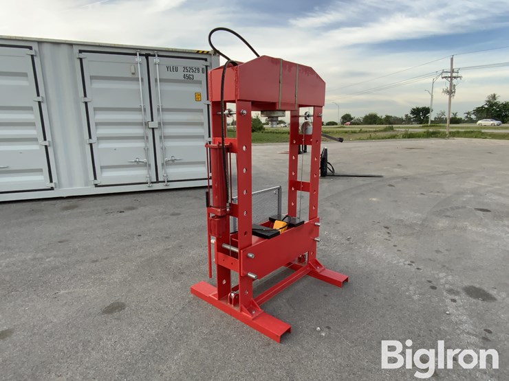 2026-massey-ferguson-730-image-7