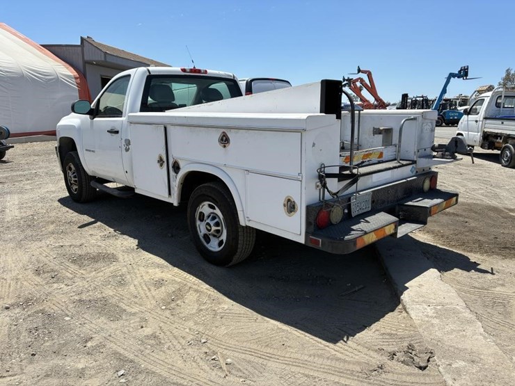 2011-chevrolet-silverado-2500-image-4