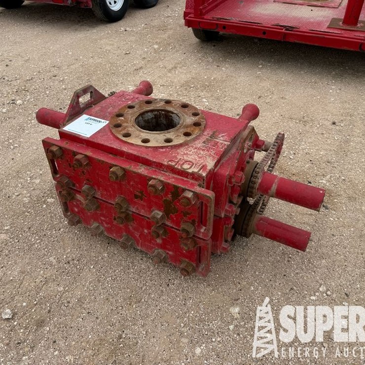 (1-27) 7-1/16" 2000/3000# Dbl Manual BOP