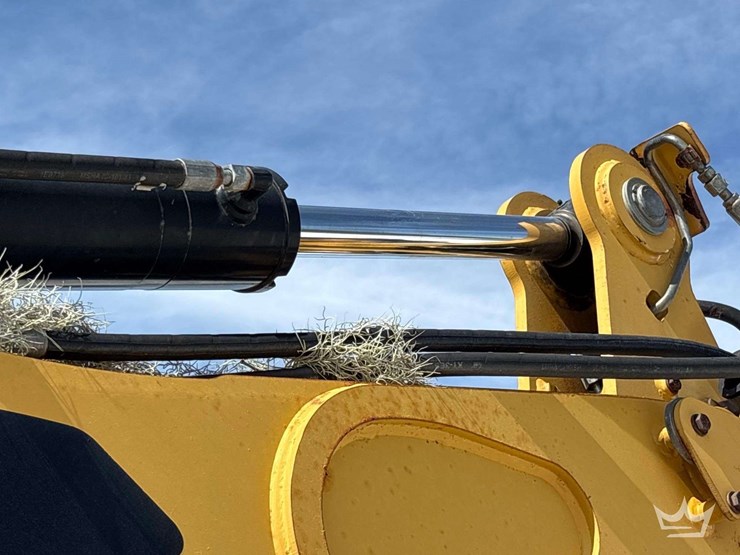 2015-caterpillar-416f-image-19