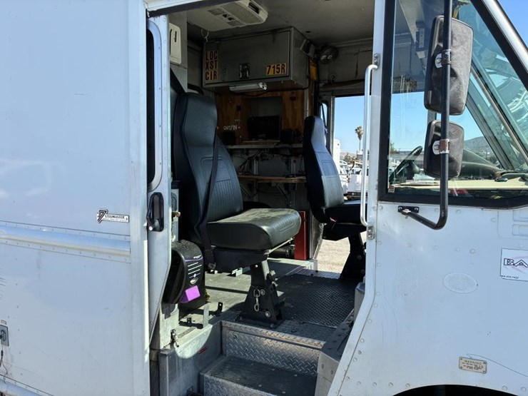 2008-workhorse-w62-image-17