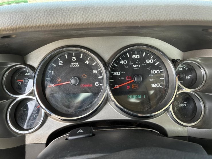 2011-chevrolet-silverado-2500-image-16