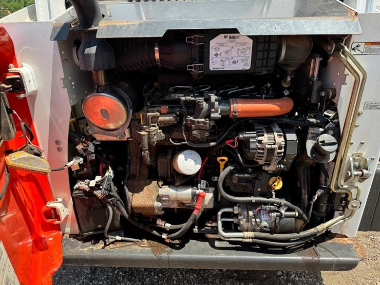 2022-bobcat-t595-image-17