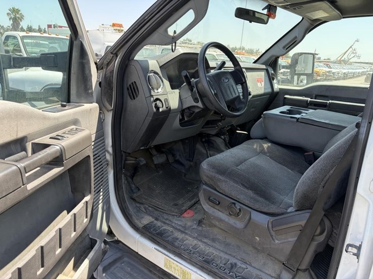 2012-ford-f550-image-14