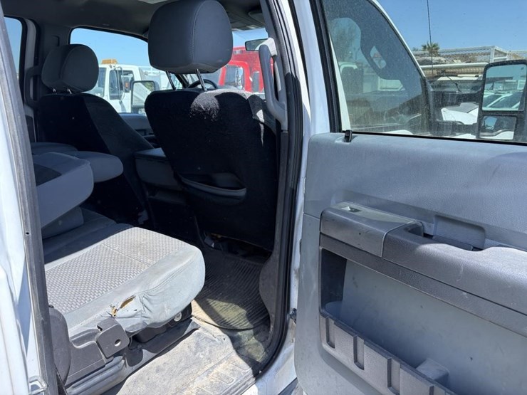 2012-ford-f550-image-11