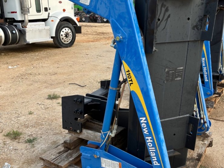new-holland-110tl-image-1