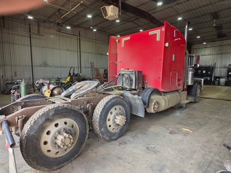 2006-peterbilt-379-image-3