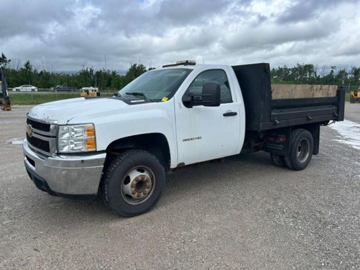 2012-chevrolet-silverado-3500hd-image-1