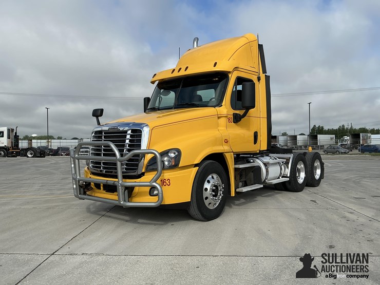2017-freightliner-cascadia-125-image-1