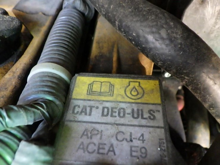 2017-caterpillar-239d-image-26