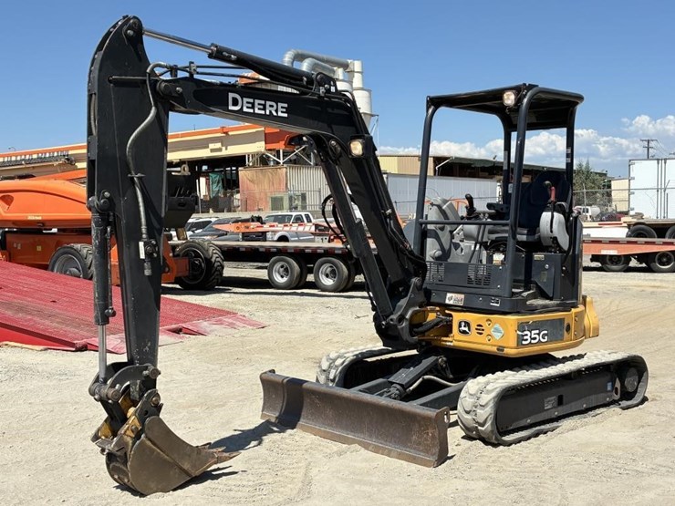 2020-deere-35g-image-1