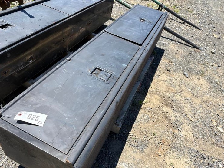 truck-bed-tool-box-image-3