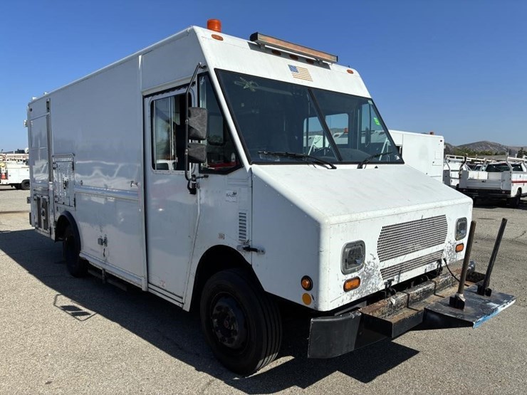 2008-workhorse-w62-image-2