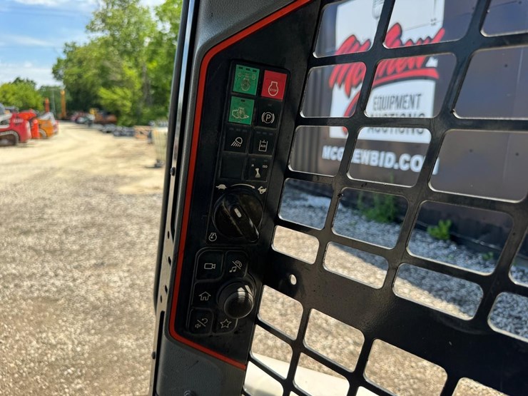 2021-bobcat-t64-image-25