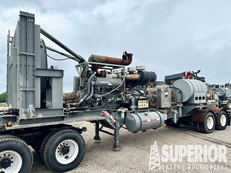 2012-cummins-qst30-image-1