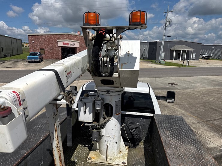 #3616-•-2018-ram-5500-4x4-40ft-bucket-truck-image-23