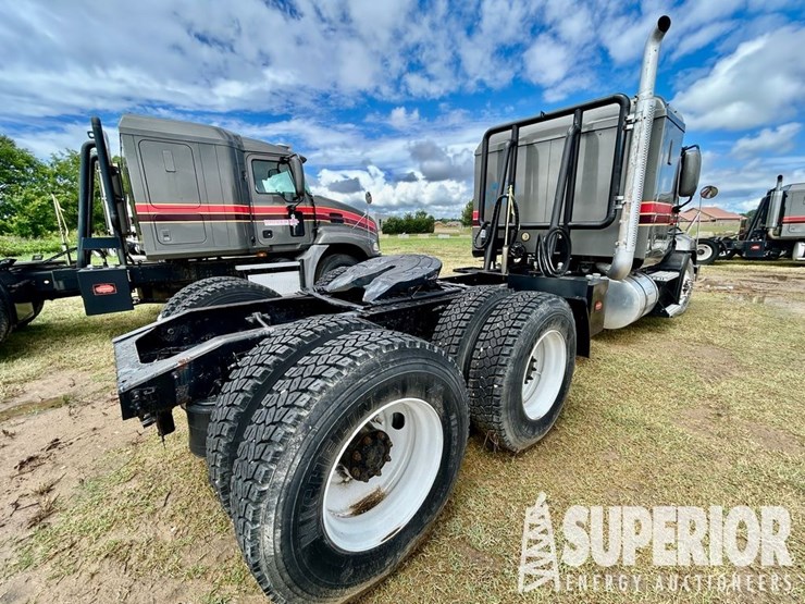 (x)-(9-31)-2009-mack-mp7-t/a-wet-kit-truck-tractor...-image-2