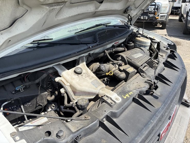 2011-gmc-3500-image-8