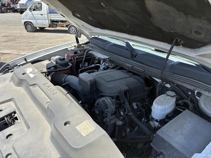 2011-chevrolet-silverado-2500-image-9