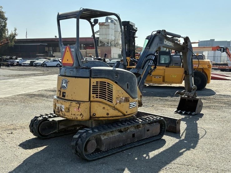 2005-deere-35d-image-3