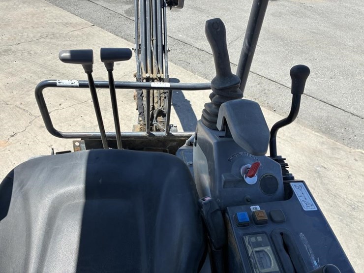 2016-deere-17g-image-12