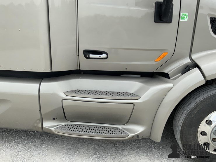 2015-peterbilt-579-image-15