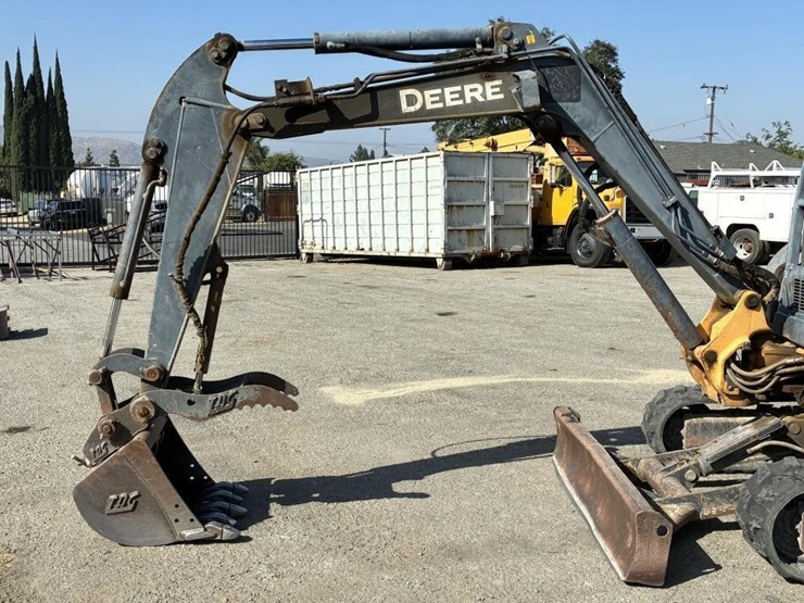 2005-deere-35d-image-5