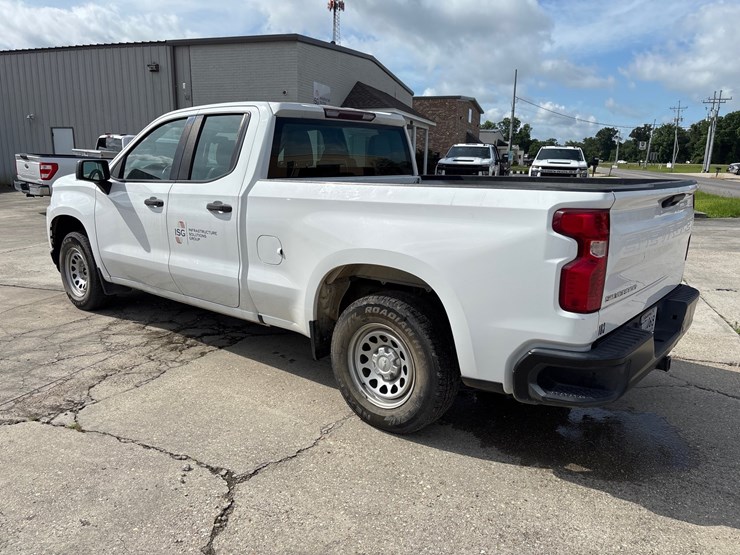 #3626-•-2021-chevrolet-silverado-pickup-truck-image-4