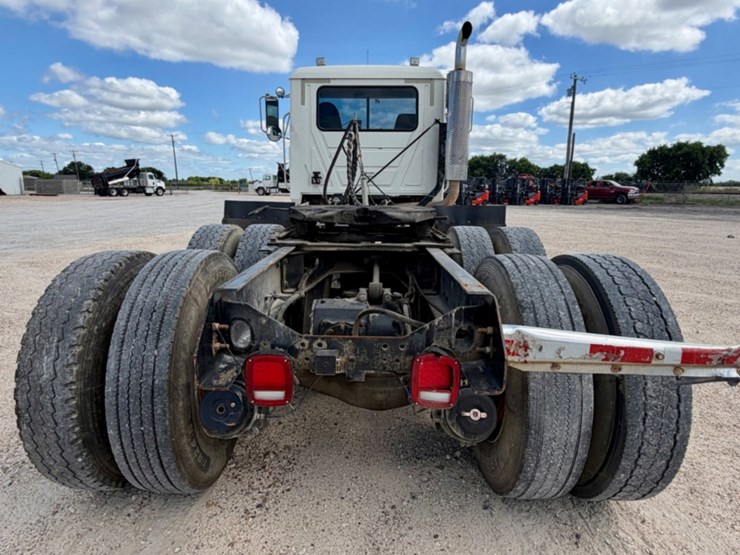 2001-mack-ch613-image-6