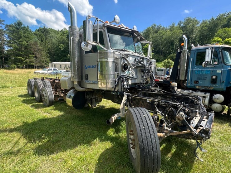 2012-peterbilt-388-image-3