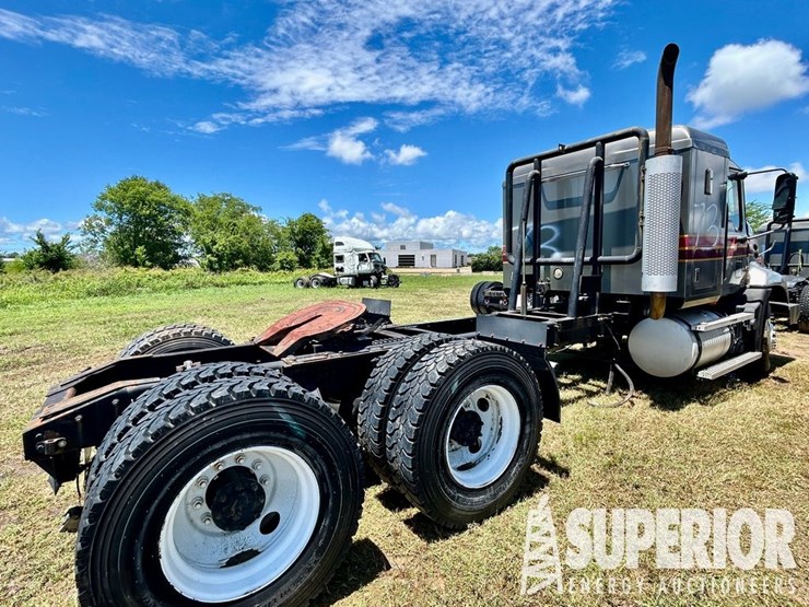 (x)-(9-95)-2006-mack-cxn613-t/a-truck-tractor-w/-s...-image-3