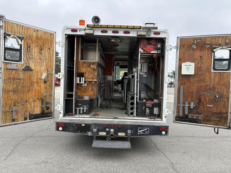 2002-workhorse-p42-image-16