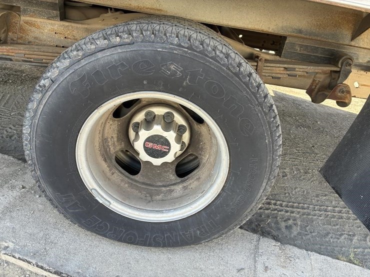 2003-gmc-3500-image-5