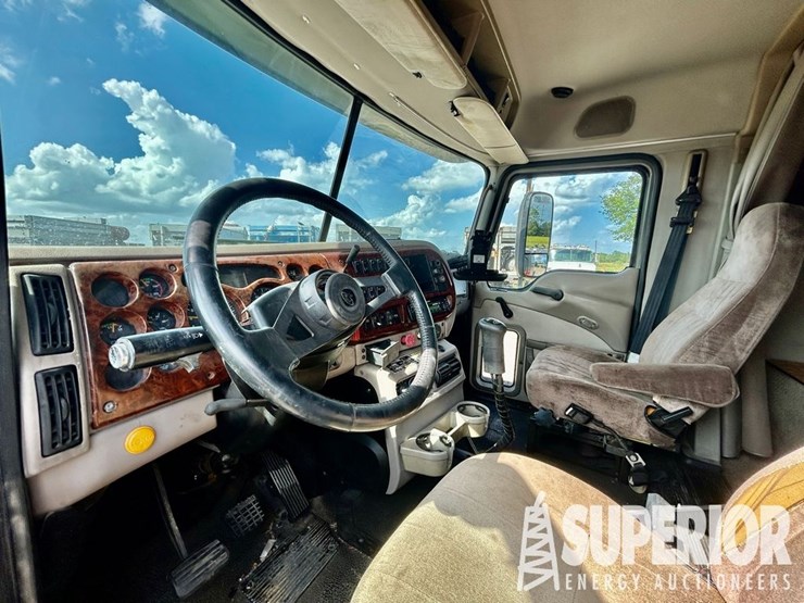 (x)-(8-92)-2005-mack-cx613-t/a-wet-kit-truck-tract...-image-9