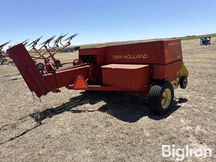 new-holland-320-image-5
