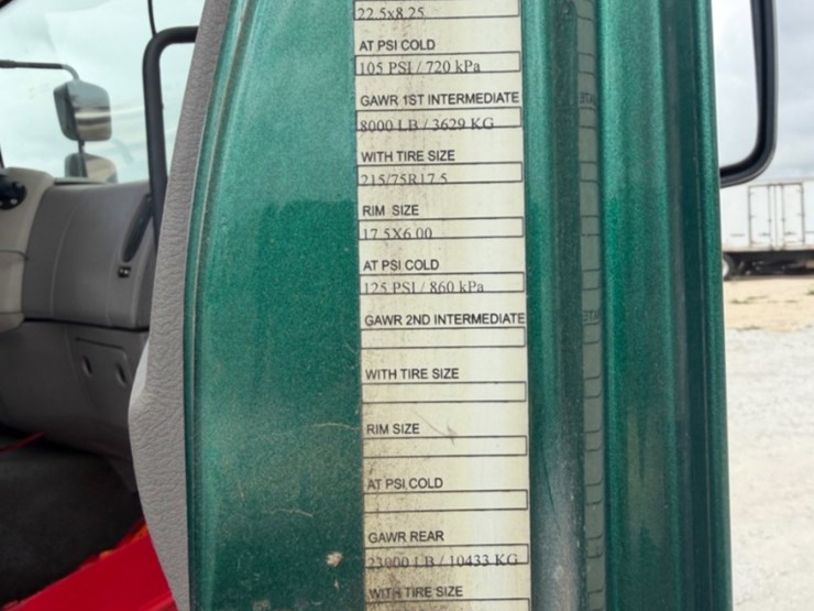 2016-peterbilt-220-image-17