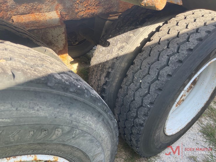 2019-troxell-vacuum-tank-trailer-image-7
