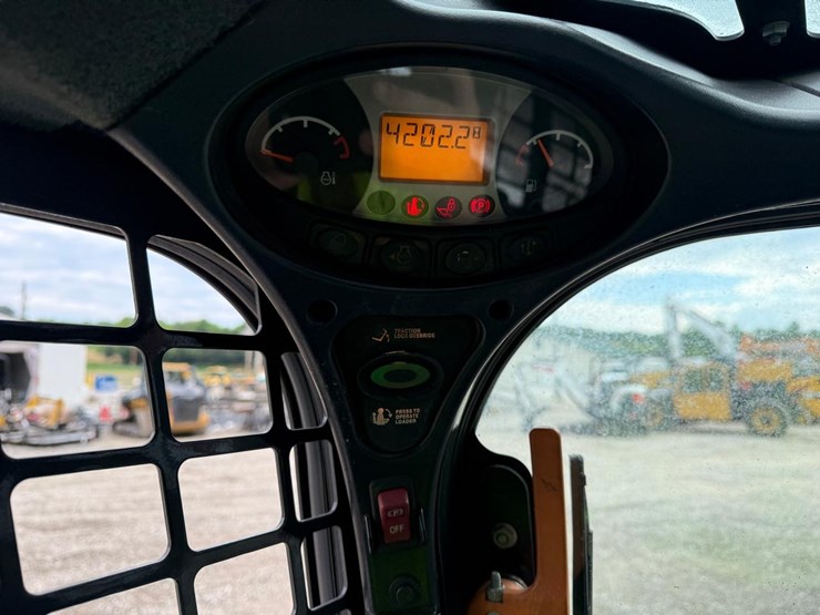 2022-bobcat-s740-image-24
