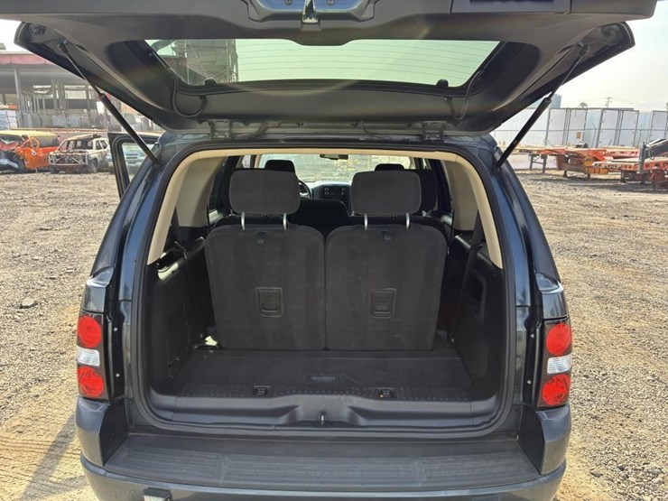 2010-ford-explorer-xlt-image-12