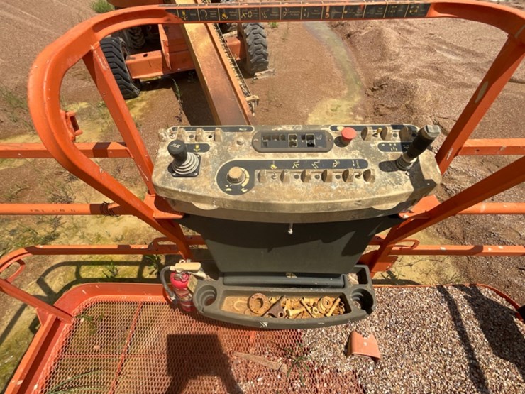 2005-jlg-400s-image-3