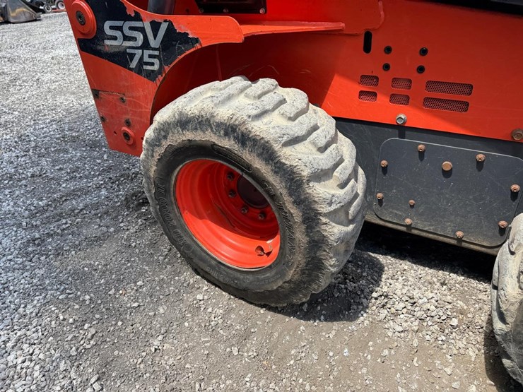 2016-kubota-ssv75-image-14