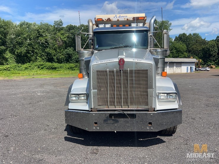 2011-kenworth-t800w-image-3