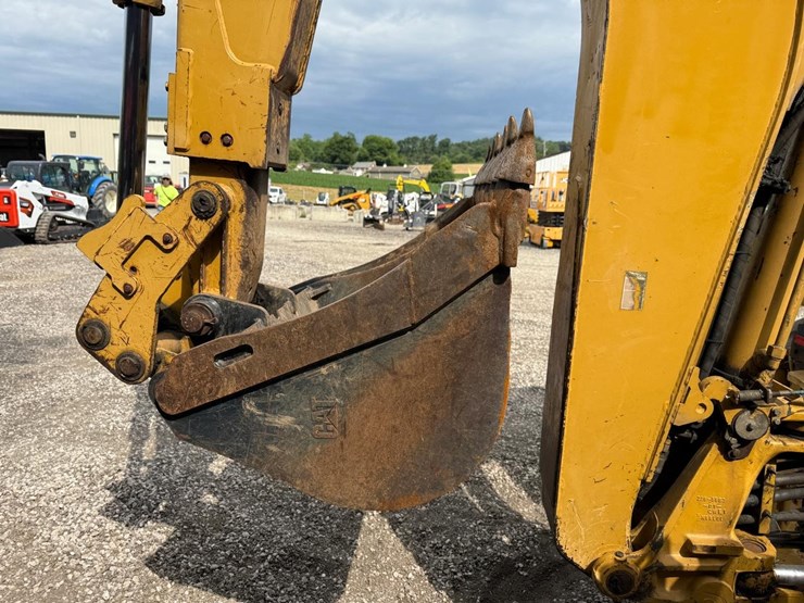 caterpillar-420d-image-15