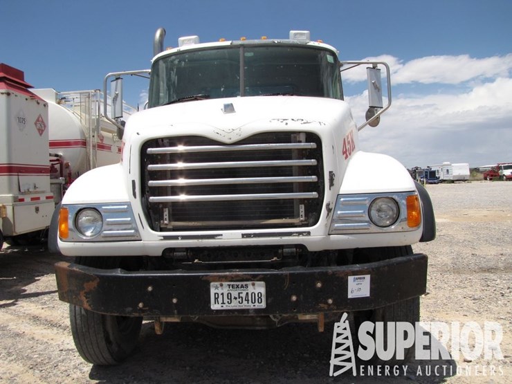 (x)-(6-10)-2006-mack-cu713-t/a-kill-truck,-vin-1m2...-image-2