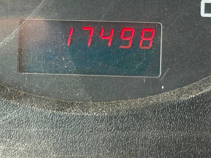 2015-caterpillar-ct660-image-18