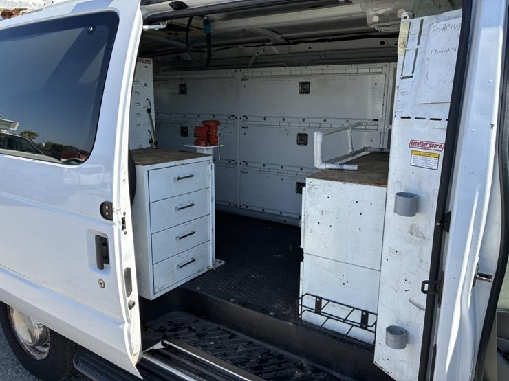 2006-ford-e350-image-11