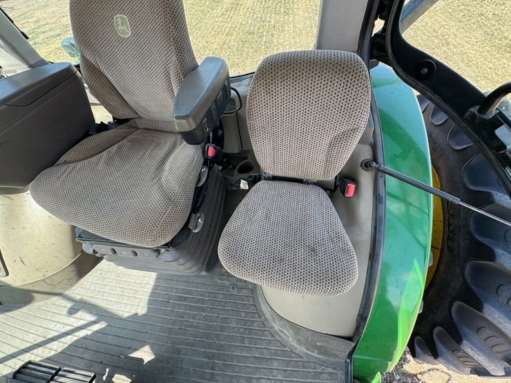 2019-john-deere-8295r-image-45
